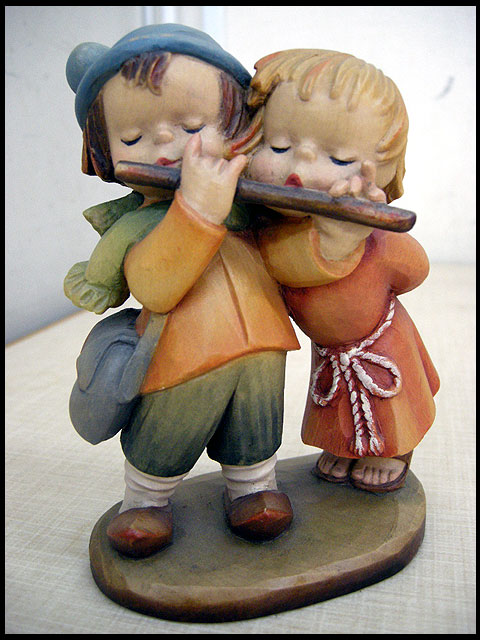 中古の★iタリア伝統工芸 アンリANRI 木彫り人形 可愛いカップル★・高価買取りします！中古品・不用品なら大阪のリサイクルショップ・アイ